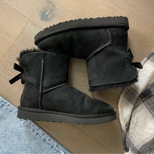 Uggs Bailey Bow black- preloved size 7